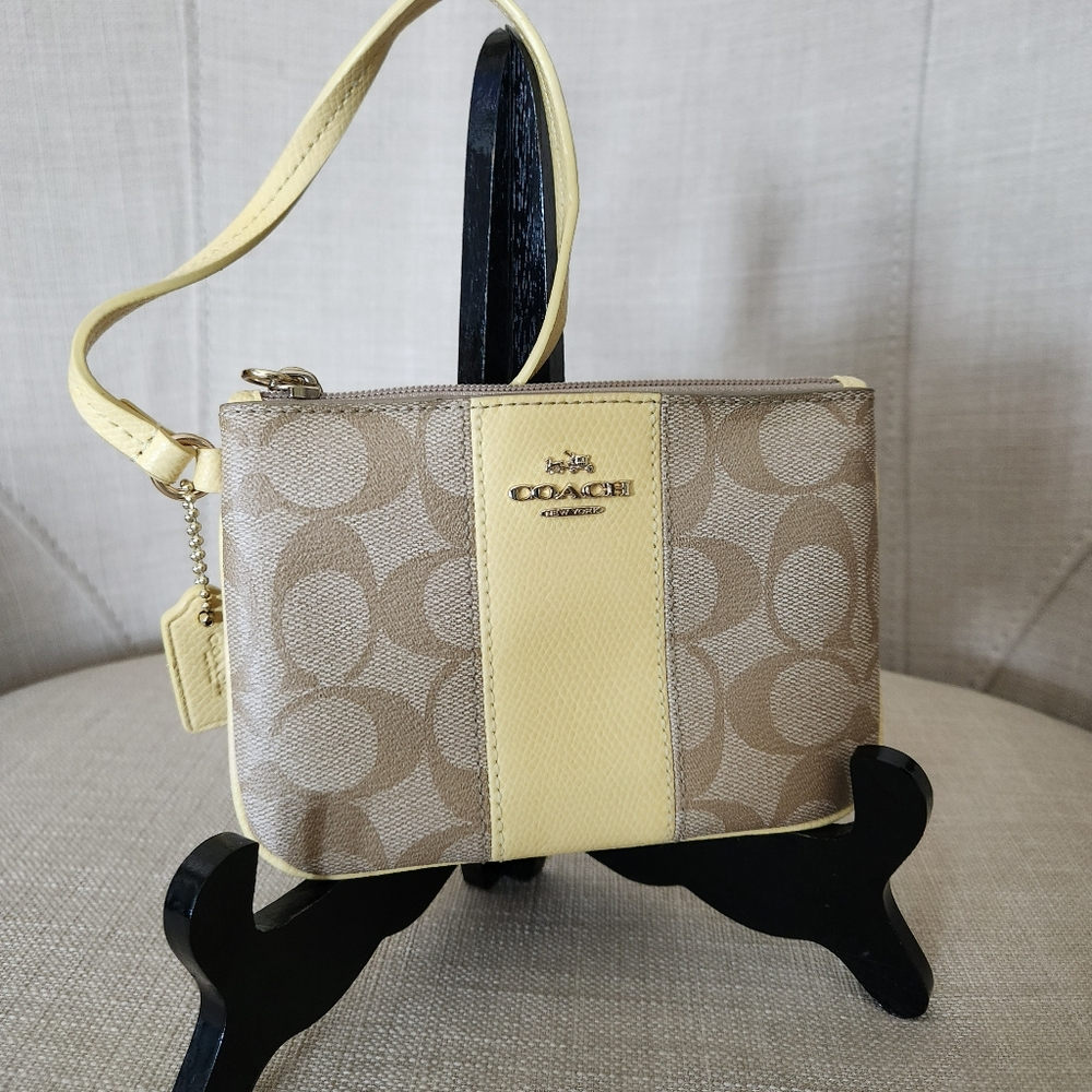 Coach Corner Zip Signature Leather Wristlet